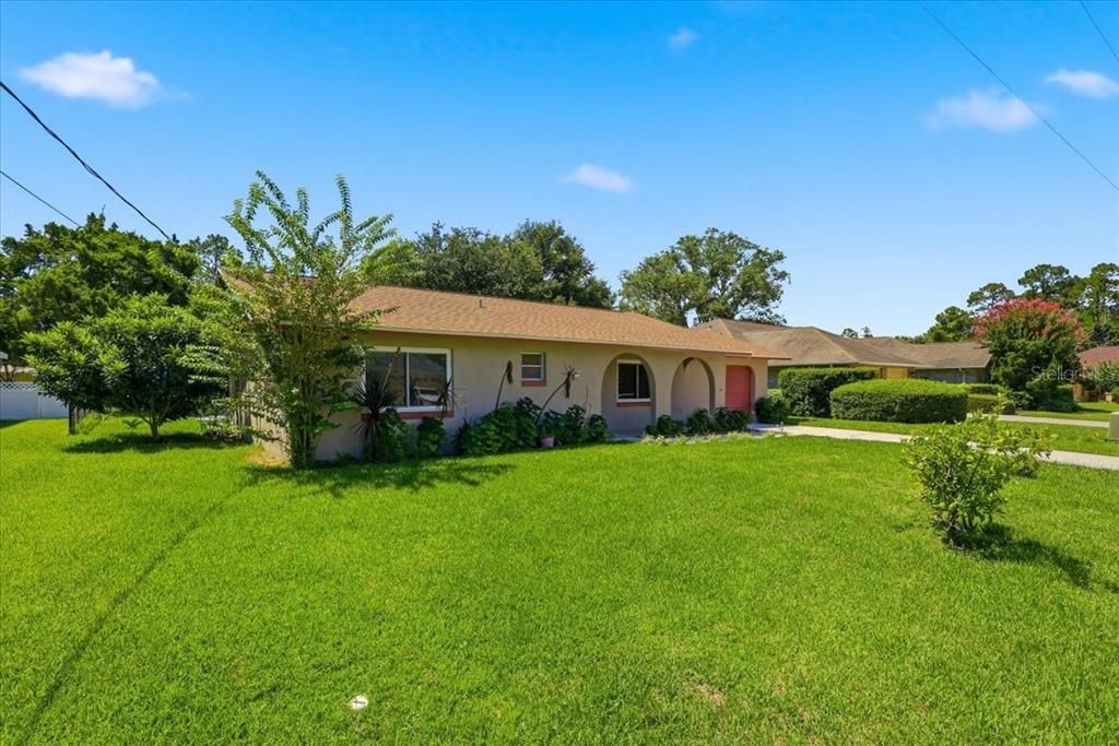 Active With Contract: $255,900 (2 beds, 2 baths, 1041 Square Feet)