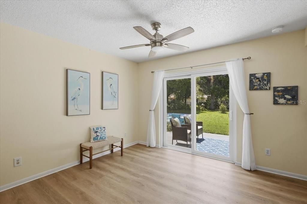 Active With Contract: $255,900 (2 beds, 2 baths, 1041 Square Feet)