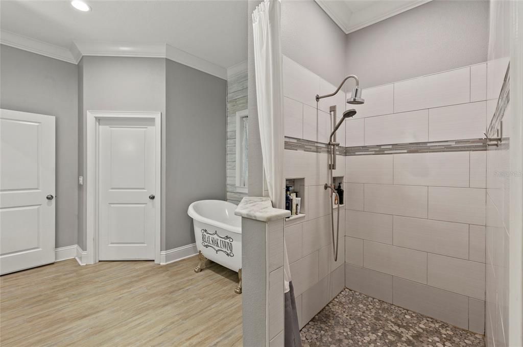 For Sale: $965,000 (4 beds, 3 baths, 2900 Square Feet)