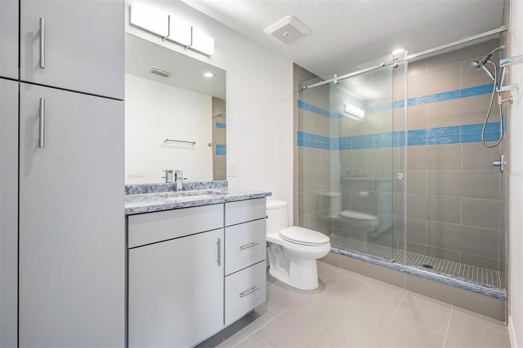 На продажу: $549,900 (2 спален, 2 ванн, 1300 Квадратных фут)