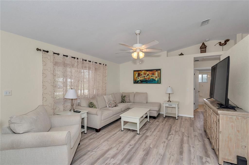 For Sale: $255,000 (3 beds, 2 baths, 1497 Square Feet)