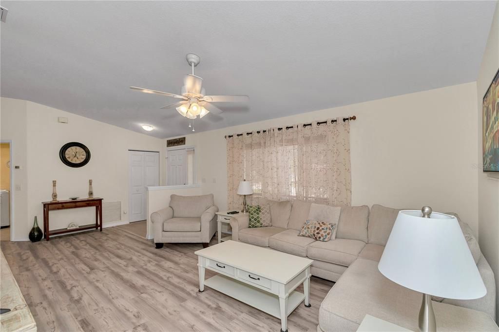 For Sale: $255,000 (3 beds, 2 baths, 1497 Square Feet)
