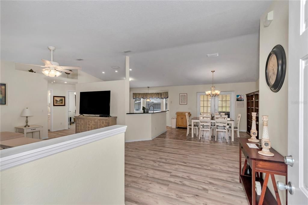 For Sale: $255,000 (3 beds, 2 baths, 1497 Square Feet)