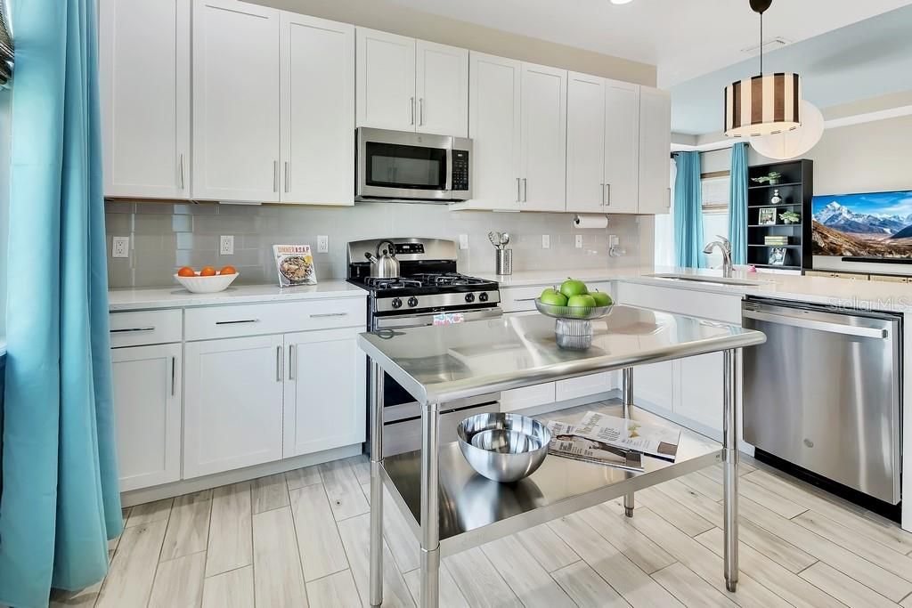 For Sale: $389,000 (2 beds, 2 baths, 1507 Square Feet)