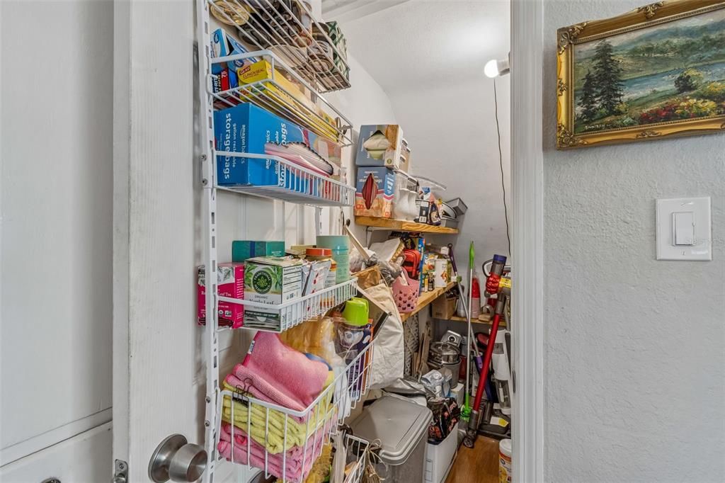 На продажу: $430,000 (3 спален, 1 ванн, 988 Квадратных фут)