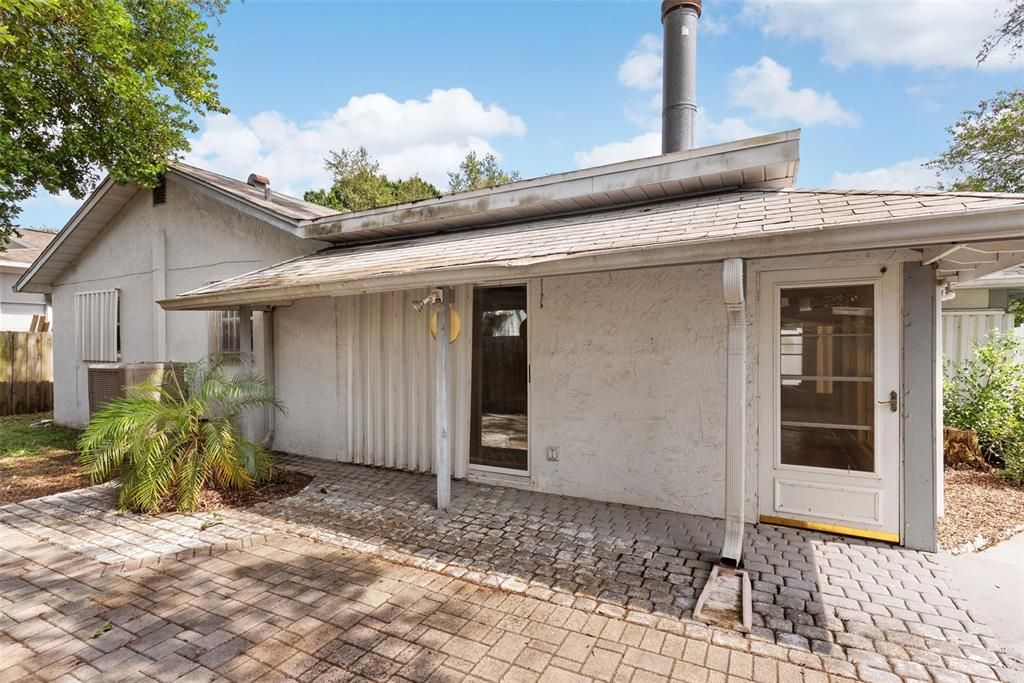Active With Contract: $315,000 (3 beds, 2 baths, 1546 Square Feet)