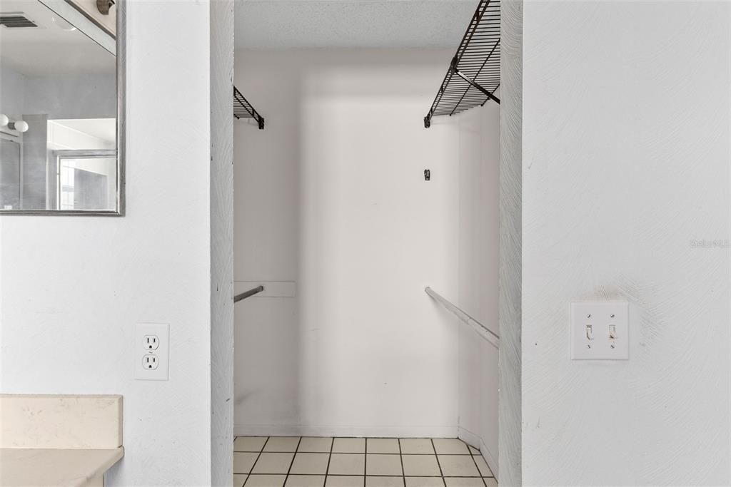 Active With Contract: $315,000 (3 beds, 2 baths, 1546 Square Feet)