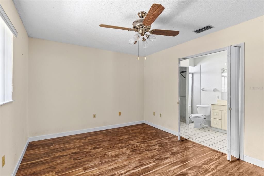 Active With Contract: $315,000 (3 beds, 2 baths, 1546 Square Feet)