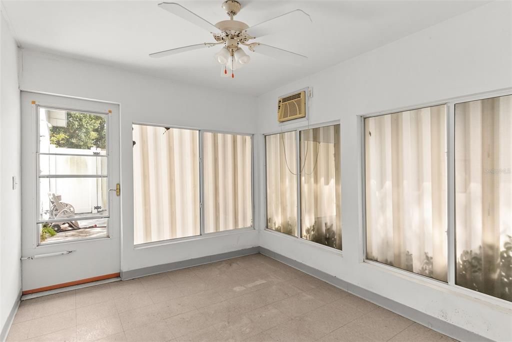 Active With Contract: $315,000 (3 beds, 2 baths, 1546 Square Feet)