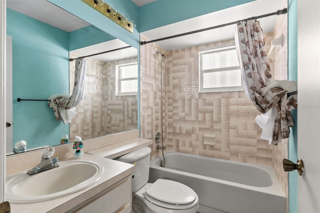 Active With Contract: $315,000 (3 beds, 2 baths, 1546 Square Feet)
