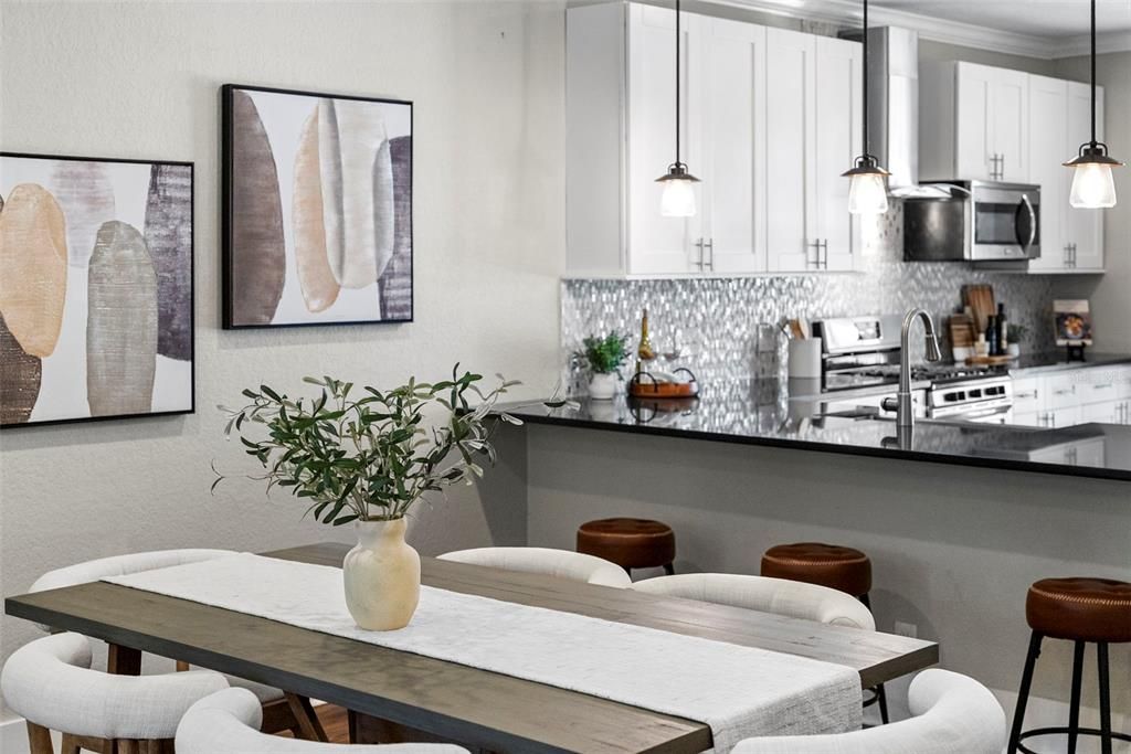 Activo con contrato: $539,000 (2 camas, 2 baños, 1407 Pies cuadrados)