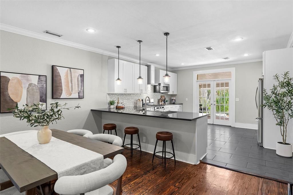 Activo con contrato: $539,000 (2 camas, 2 baños, 1407 Pies cuadrados)