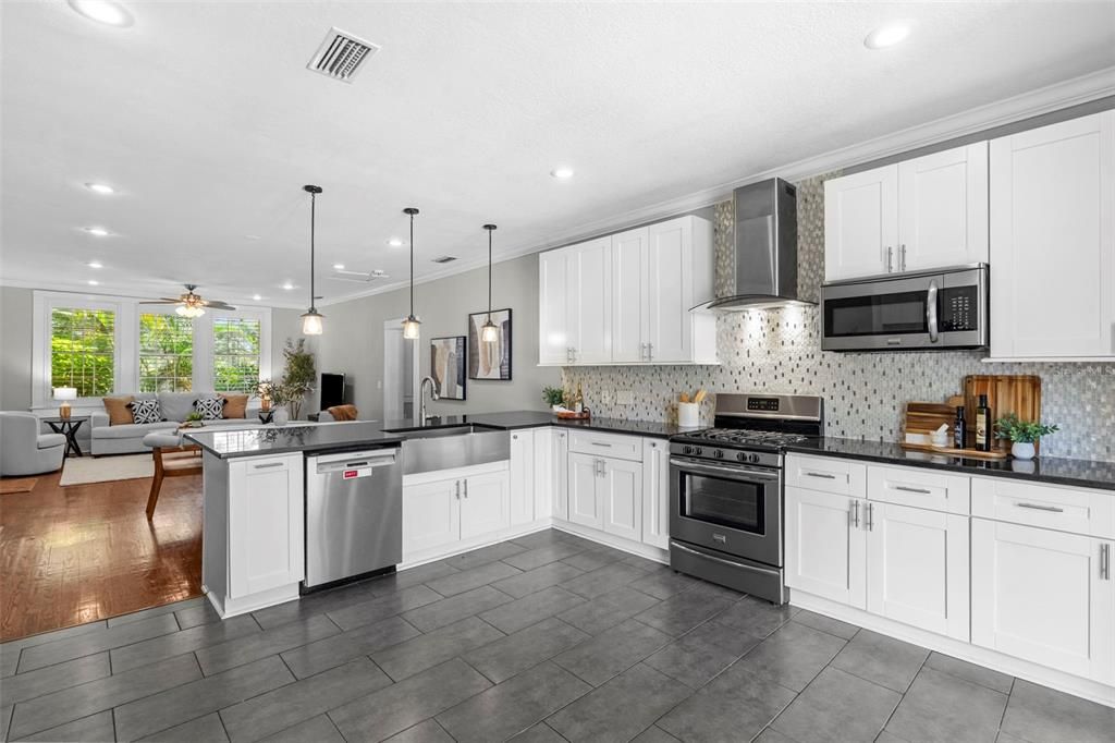 Activo con contrato: $539,000 (2 camas, 2 baños, 1407 Pies cuadrados)