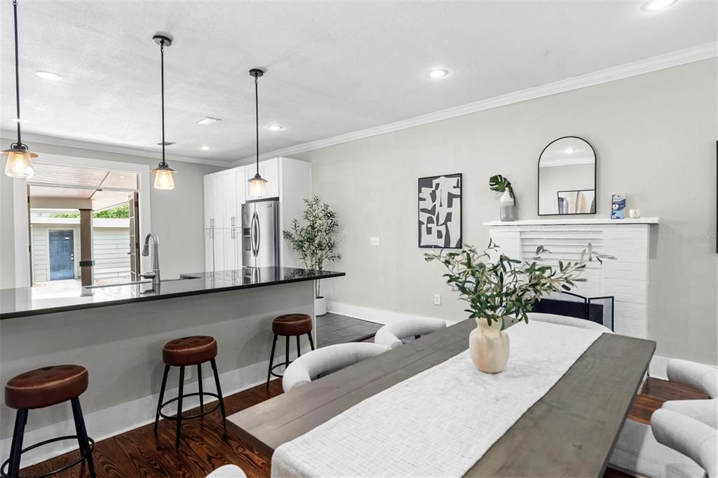 Activo con contrato: $539,000 (2 camas, 2 baños, 1407 Pies cuadrados)