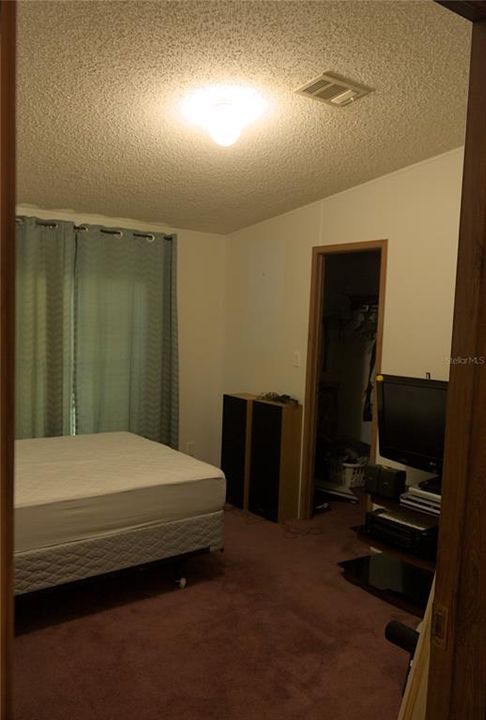 Activo con contrato: $215,000 (3 camas, 2 baños, 1404 Pies cuadrados)