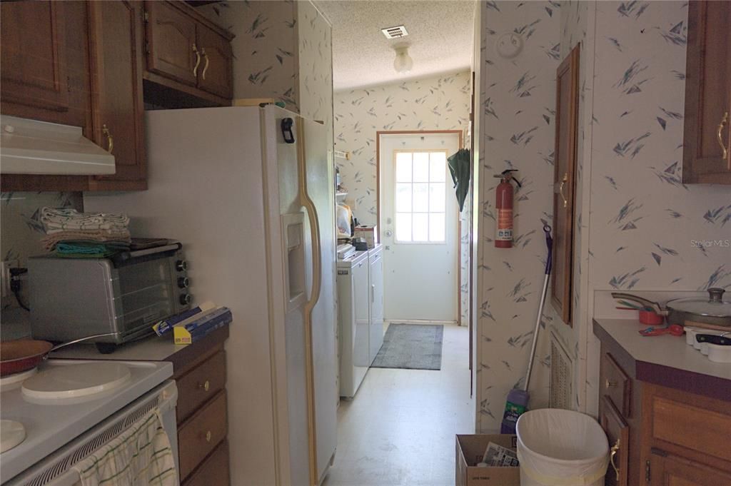 Activo con contrato: $215,000 (3 camas, 2 baños, 1404 Pies cuadrados)