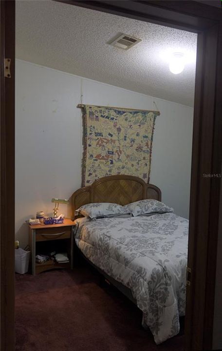 Activo con contrato: $215,000 (3 camas, 2 baños, 1404 Pies cuadrados)