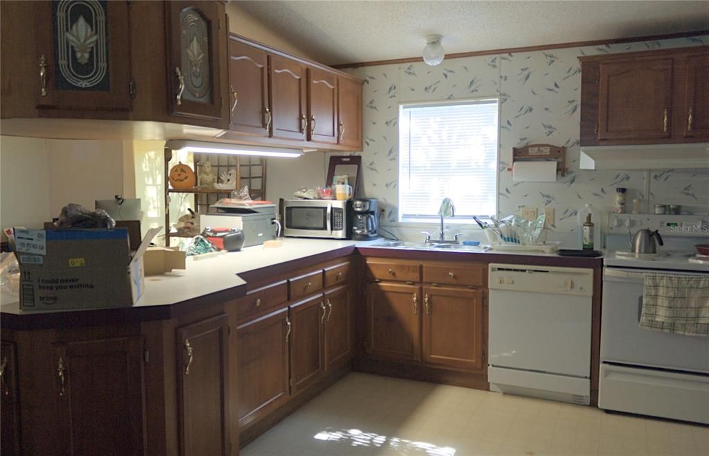 Activo con contrato: $215,000 (3 camas, 2 baños, 1404 Pies cuadrados)