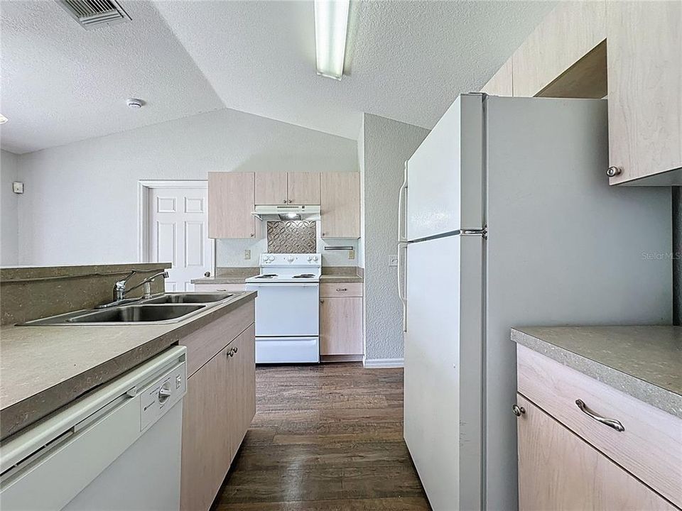 В аренду: $1,575 (3 спален, 2 ванн, 1211 Квадратных фут)