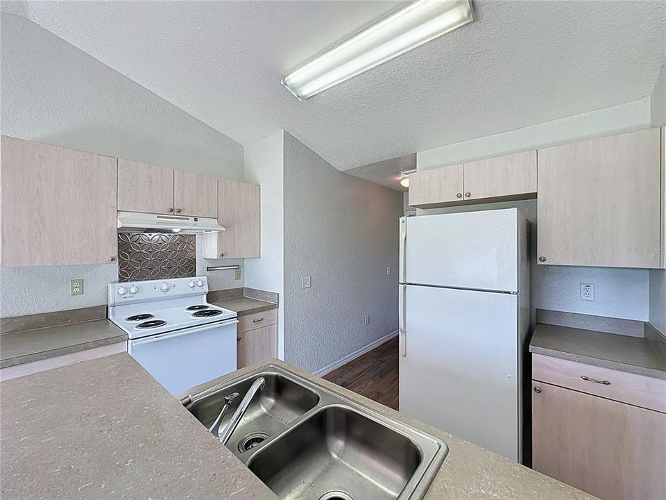 В аренду: $1,575 (3 спален, 2 ванн, 1211 Квадратных фут)