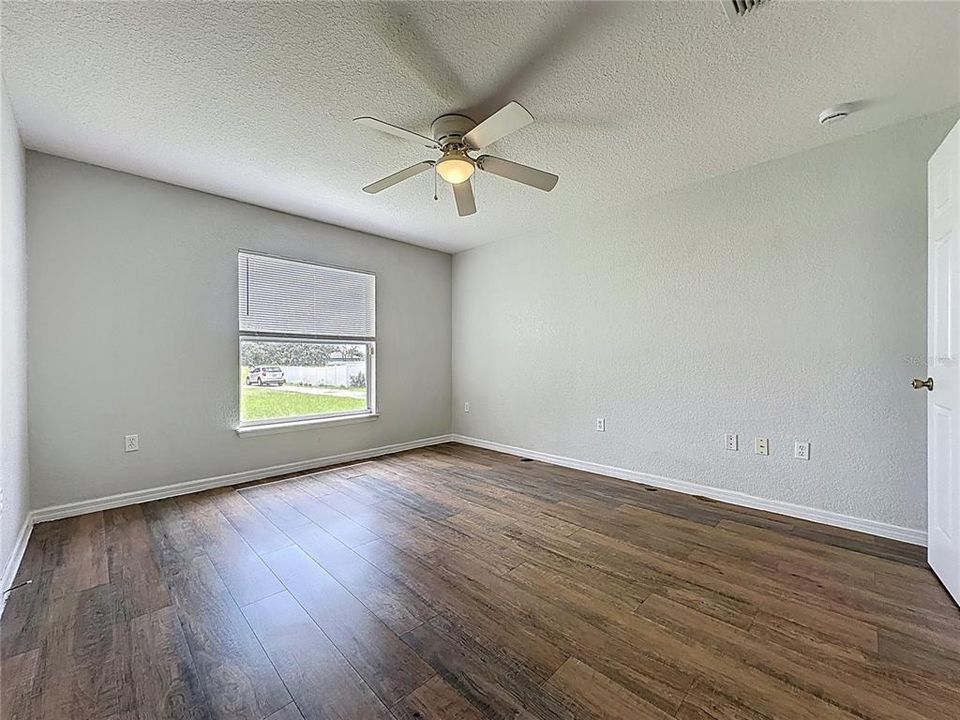 В аренду: $1,575 (3 спален, 2 ванн, 1211 Квадратных фут)