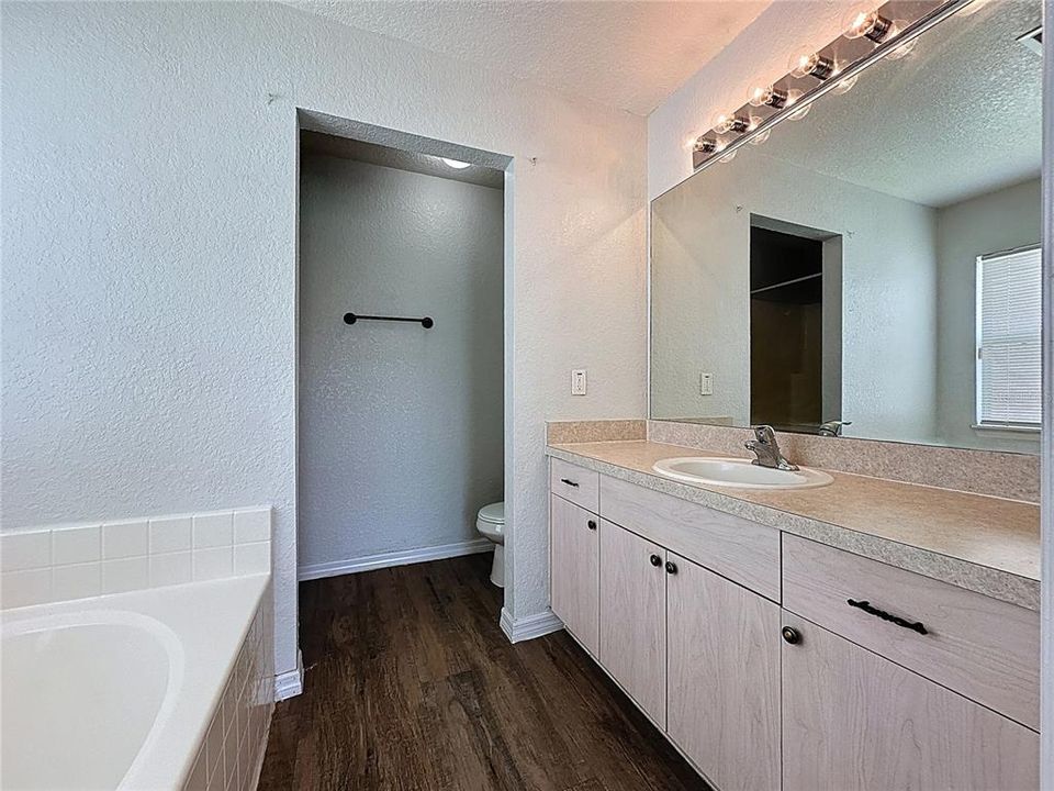 В аренду: $1,575 (3 спален, 2 ванн, 1211 Квадратных фут)