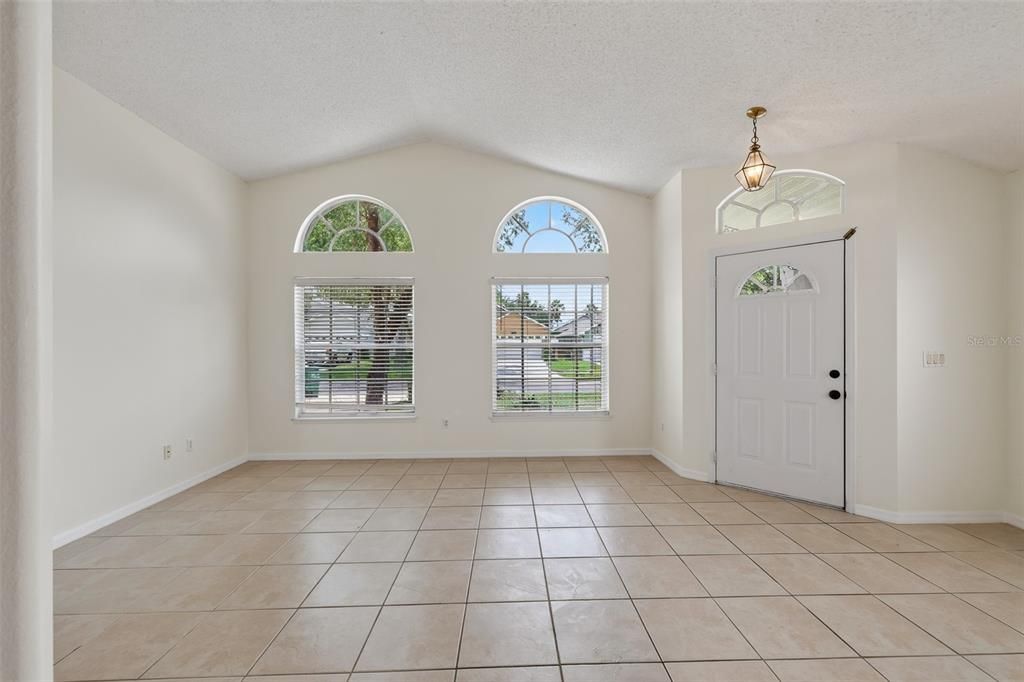 For Rent: $2,650 (4 beds, 2 baths, 1809 Square Feet)