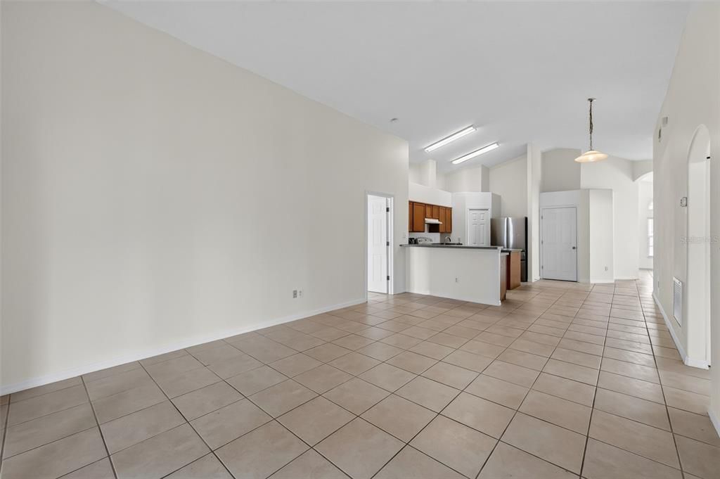 For Rent: $2,650 (4 beds, 2 baths, 1809 Square Feet)