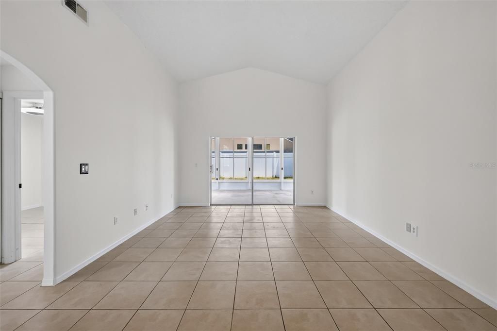 For Rent: $2,650 (4 beds, 2 baths, 1809 Square Feet)