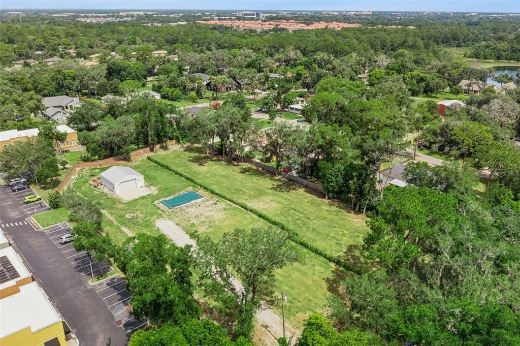 На продажу: $305,000 (0.49 acres)
