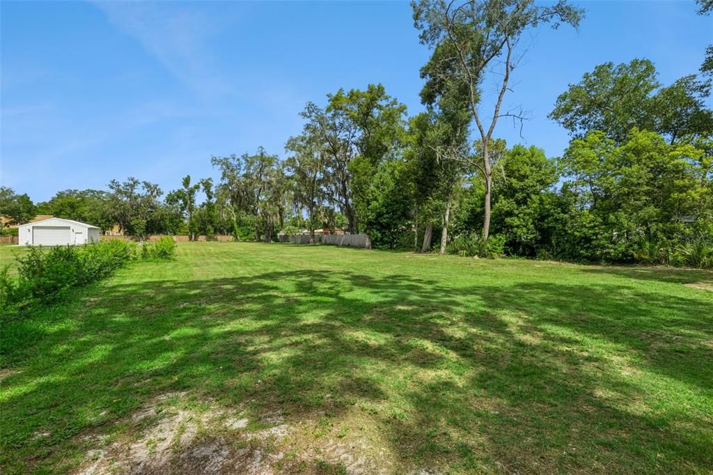 На продажу: $305,000 (0.49 acres)