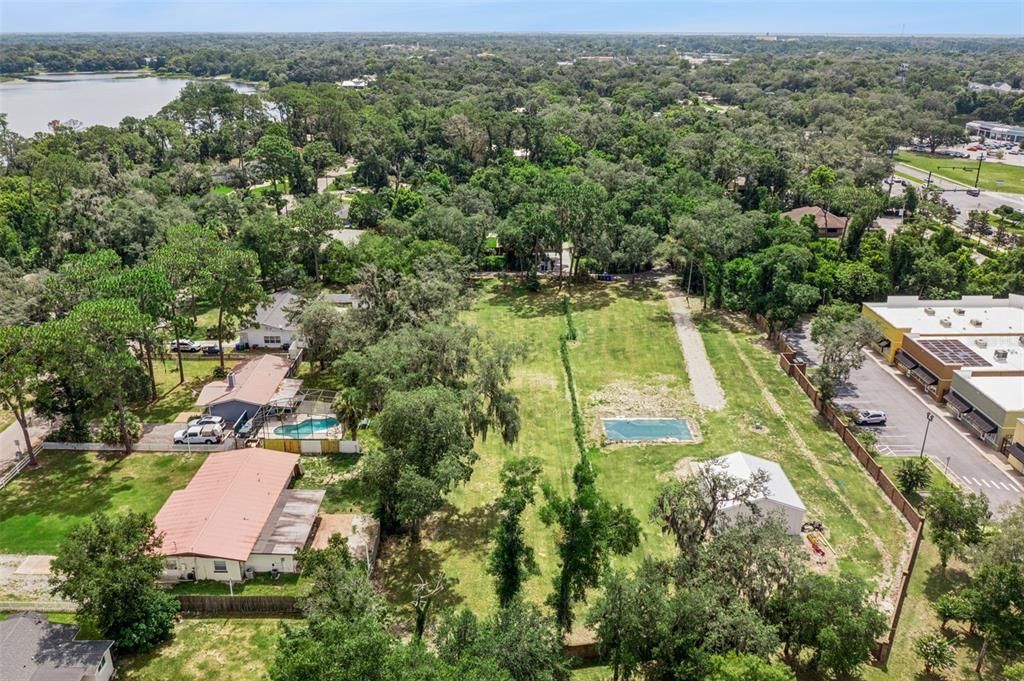 На продажу: $305,000 (0.49 acres)