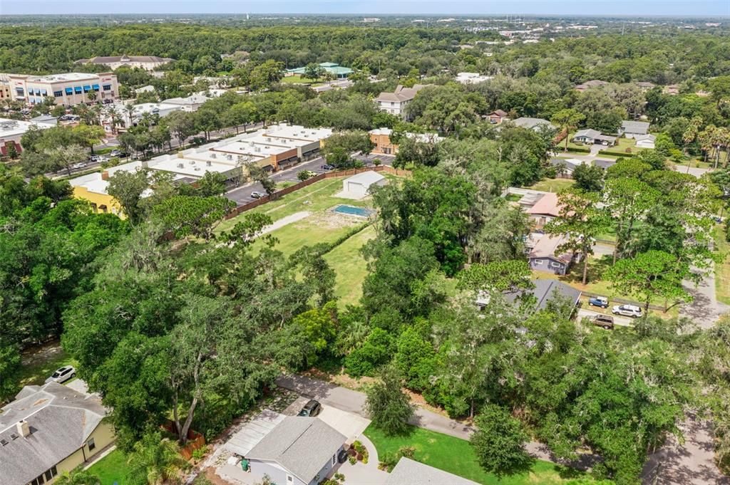 На продажу: $305,000 (0.49 acres)