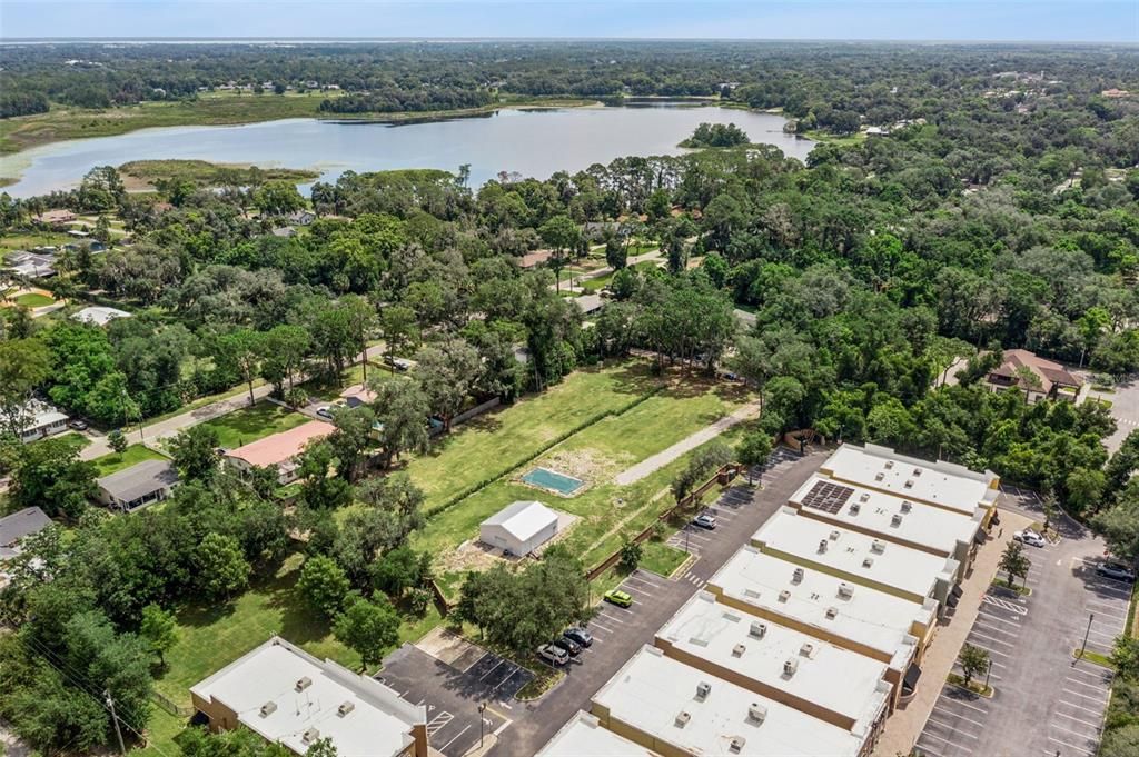 На продажу: $305,000 (0.49 acres)