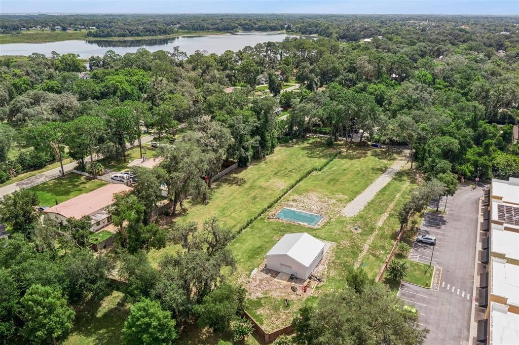 На продажу: $305,000 (0.49 acres)