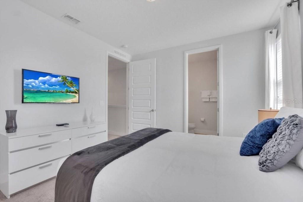 En Venta: $619,000 (6 camas, 6 baños, 3317 Pies cuadrados)