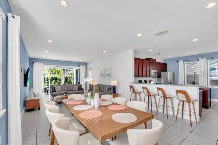 En Venta: $619,000 (6 camas, 6 baños, 3317 Pies cuadrados)