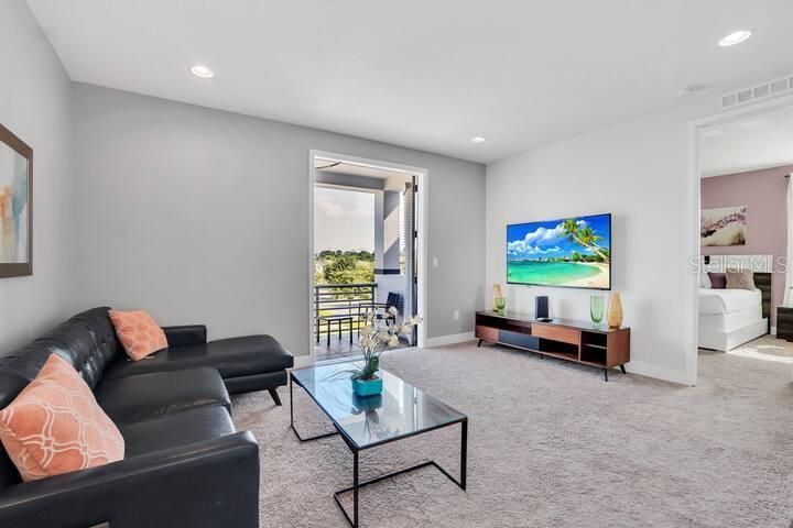 En Venta: $619,000 (6 camas, 6 baños, 3317 Pies cuadrados)