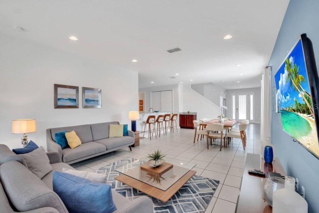 En Venta: $619,000 (6 camas, 6 baños, 3317 Pies cuadrados)