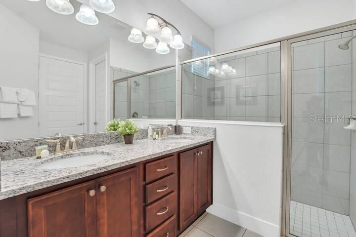 En Venta: $619,000 (6 camas, 6 baños, 3317 Pies cuadrados)
