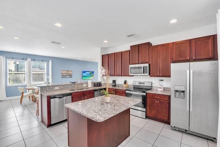 En Venta: $619,000 (6 camas, 6 baños, 3317 Pies cuadrados)