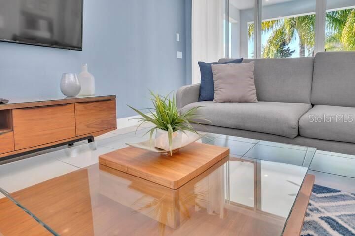 En Venta: $619,000 (6 camas, 6 baños, 3317 Pies cuadrados)