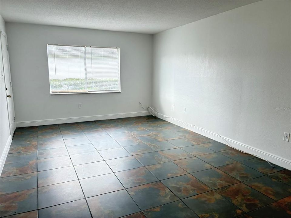 For Sale: $139,900 (3 beds, 2 baths, 1302 Square Feet)
