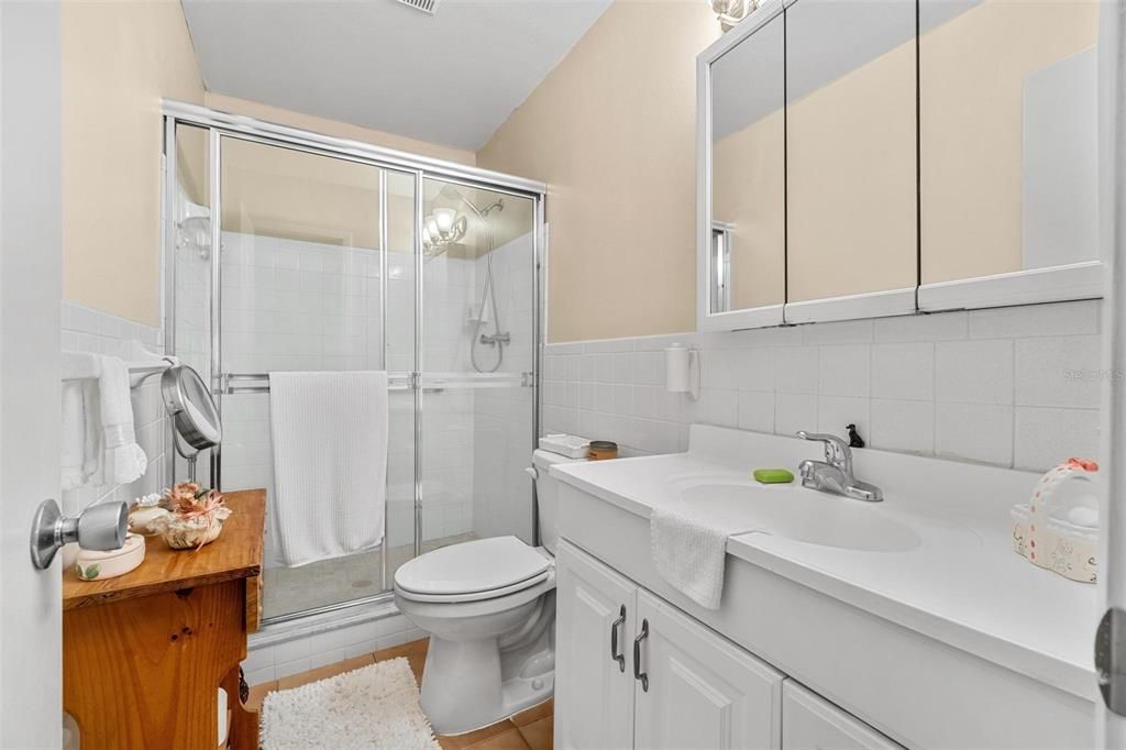 На продажу: $139,900 (2 спален, 2 ванн, 1100 Квадратных фут)