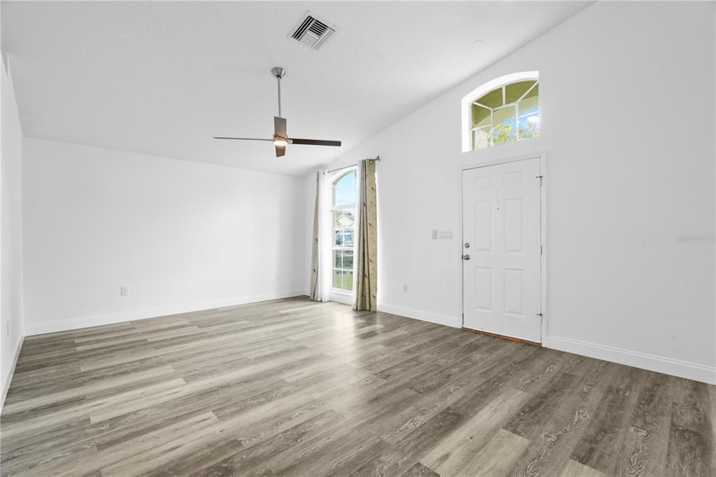 En Venta: $374,900 (3 camas, 2 baños, 1439 Pies cuadrados)