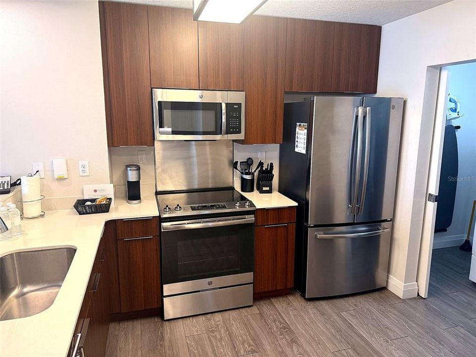 На продажу: $295,000 (2 спален, 2 ванн, 1265 Квадратных фут)