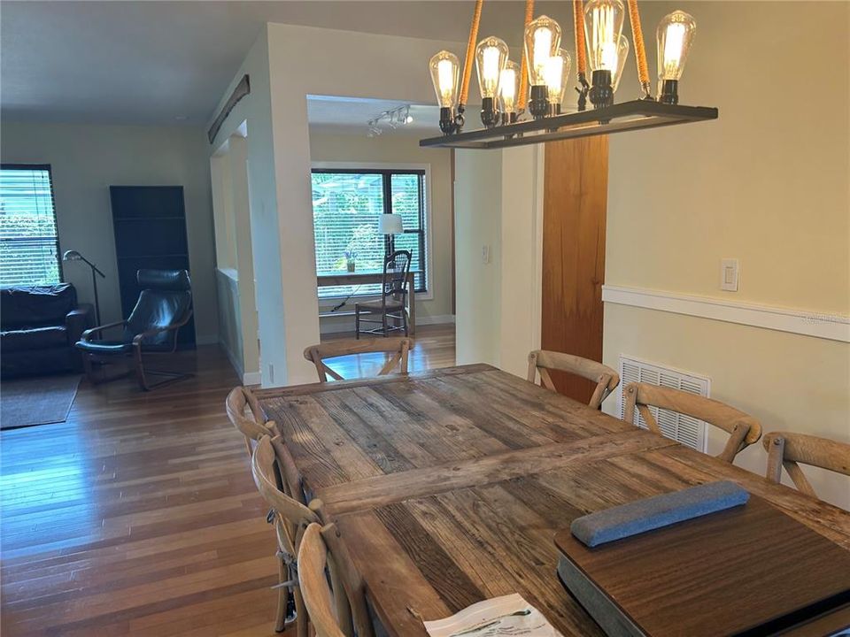 For Sale: $795,000 (3 beds, 2 baths, 1563 Square Feet)