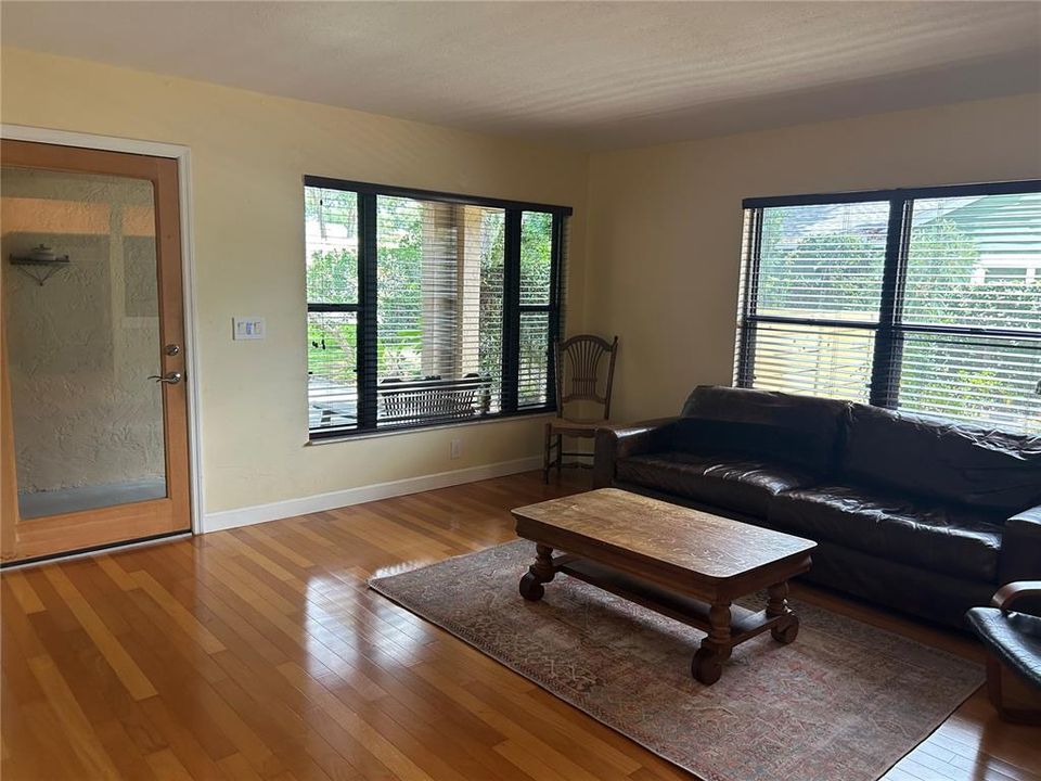 For Sale: $795,000 (3 beds, 2 baths, 1563 Square Feet)