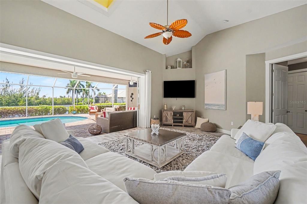 En Venta: $1,095,000 (3 camas, 2 baños, 2361 Pies cuadrados)