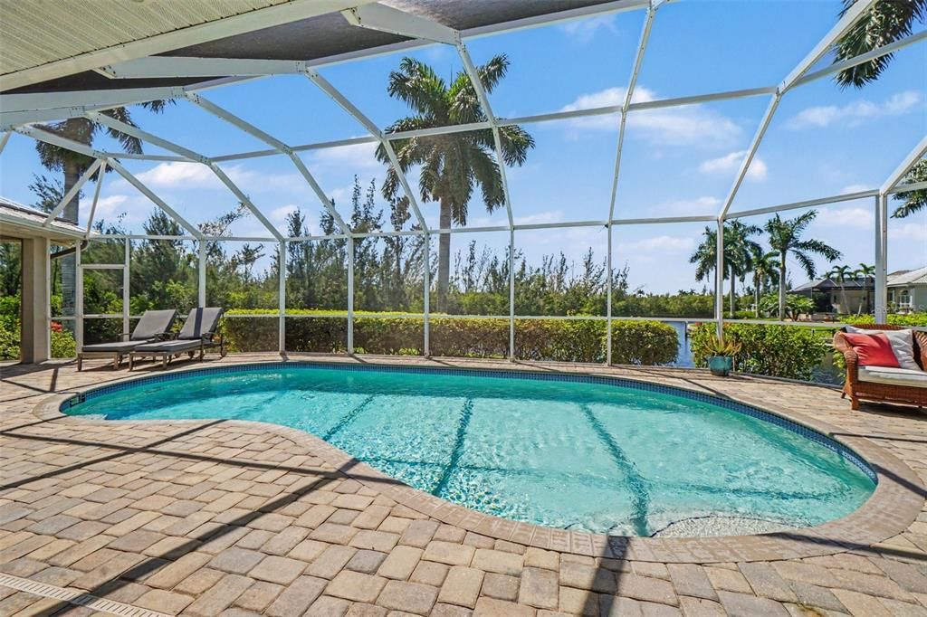 En Venta: $1,095,000 (3 camas, 2 baños, 2361 Pies cuadrados)